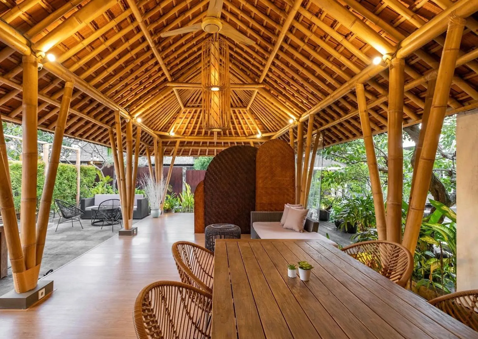 Cove Tevana Seminyak 4*,